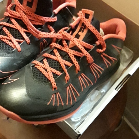 Nikes - Picture 3 of 7